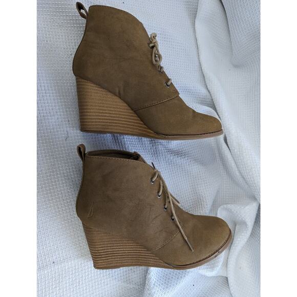 NAUTICA! CAMEL TAN VEGAN SUEDE WEDGE HEEL LACE-UP BOOTS, BOOTIES! SZ 8.5 - Picture 3 of 9
